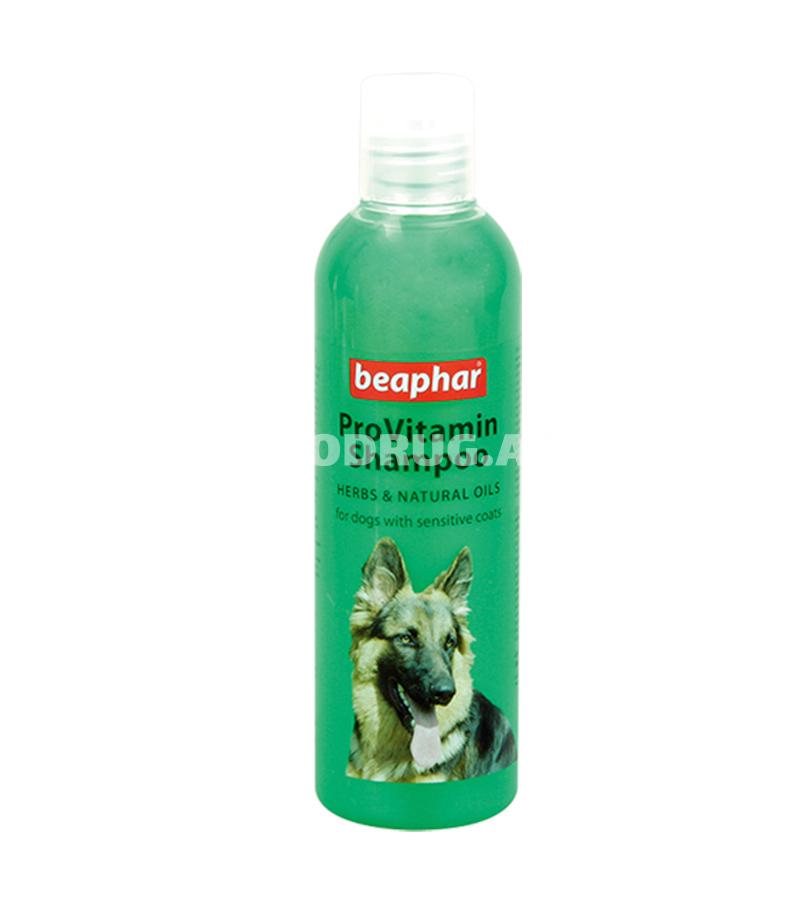 Шампунь BEAPHAR PRO VIT для собак с чувствительной кожей с травами (250 мл)